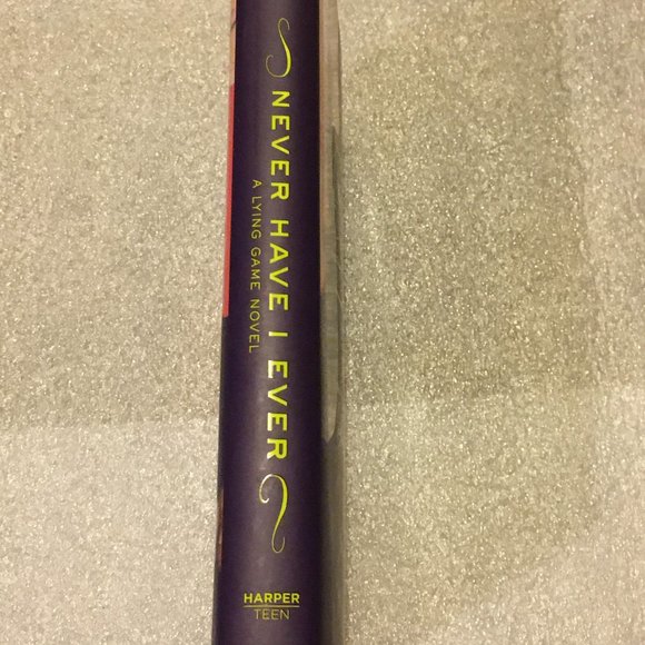 Never have I ever by Sara Shepard - Picture 3 of 3